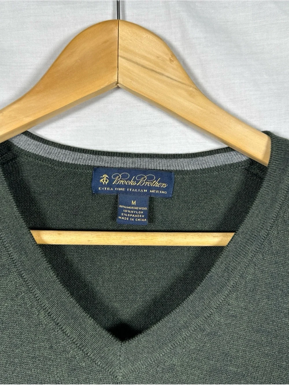 Brooks Brothers Men's Dark Green V-Neck Sweater Merino Wool Blend Medium